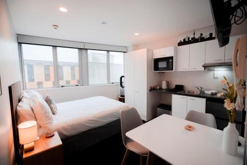 Auckland Central Business District Apartment | City Studio with Parking & Views