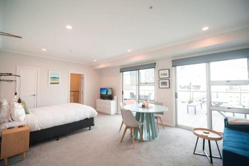 Auckland Central Business District Apartment | Location Location! Waterfront Studio with Parking