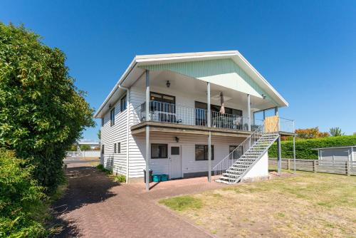 Wharewaka House | Rejoyce Holiday Home - Taupo