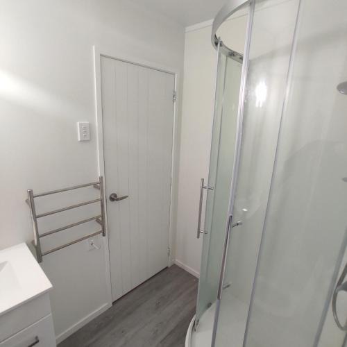 The Gardens Apartment | Quiet 40m Studio - Kitchen, Washer, AC, Work Desk