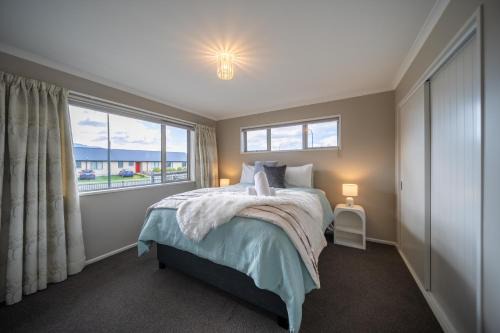 Te Anau House | Fiordland Vista Lodge - Te Anau Holiday Home