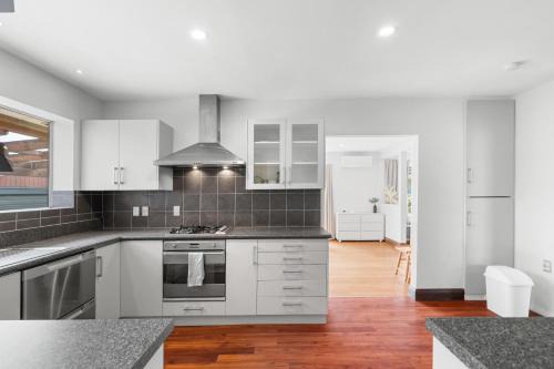 Burnside Villa | Peaceful four bedroom holiday house near airport