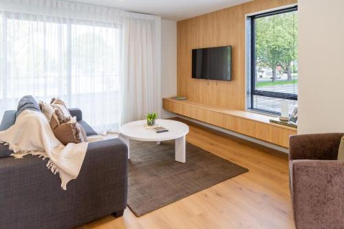 Christchurch City Centre Apartment | Spacious 3-Bedroom City Retreat with Garage