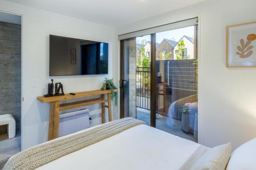 Christchurch City Centre Apartment | Executive Accommodation 3 Bed, 3 bath plus Garage