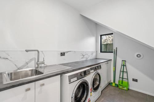 Arthur's Point Apartment | Gallerie Coronet
