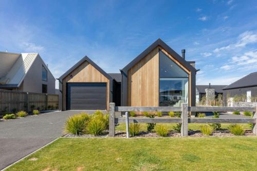 Methven House | Racecourse Retreat 3 Bedrooms 3 Ensuites!