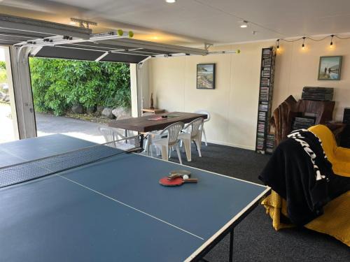 Kaponga House | Mount Taranaki Basecamp 4BR Farmhouse & Games Room