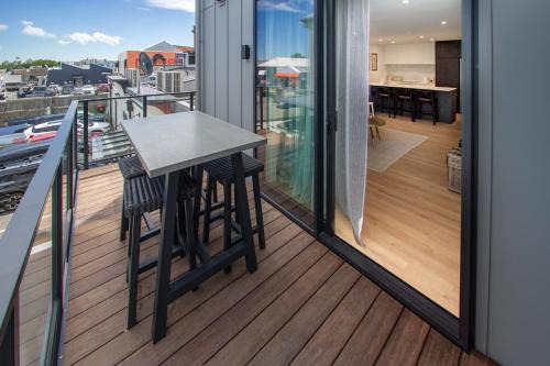 Christchurch City Centre Apartment | Modern Suite on St Asaph Street with Parking
