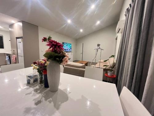 Edgeware House | Central City Cozy Queen Room