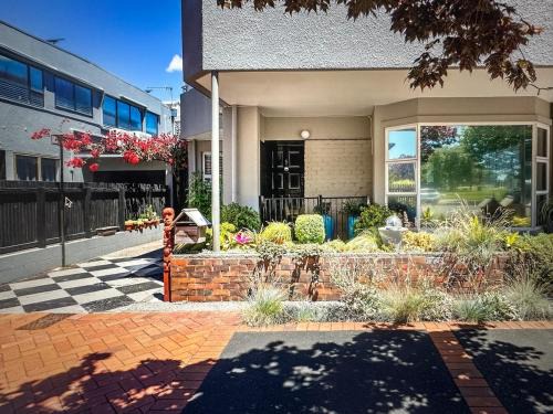 Rotorua Apartment | A Village Green Getaway