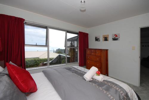 Coopers Beach House | Coopers Beach home with stunning views