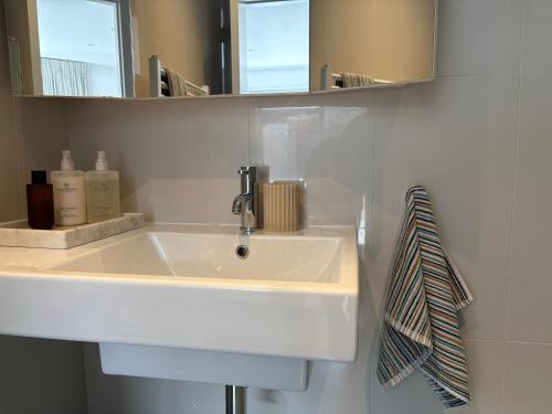Arthur's Point Apartment | Morning Star Studio B