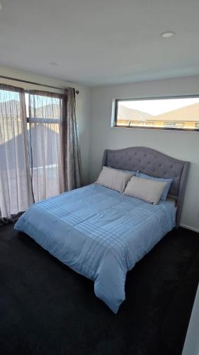Halswell House | Luxury Family Friendly 4 Bed in Wigram