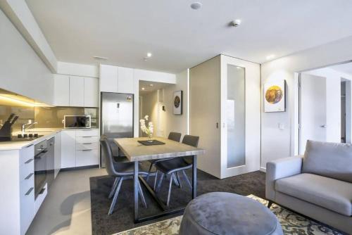 Arthur's Point Apartment | Rihir Apartment at the base of Coronet Peak