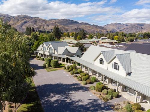 Lowburn Hotel | Colonial Manor Motel