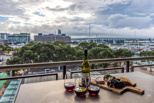 Auckland Central Business District Apartment | The Quays - Auckland Viaduct