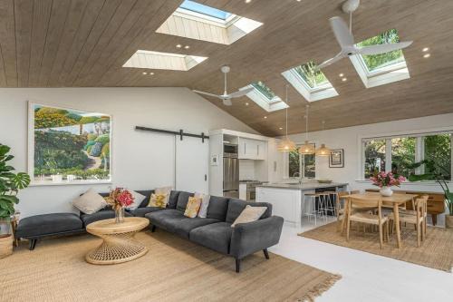 Waiheke Island House | Skyview Onetangi - Stay Waiheke