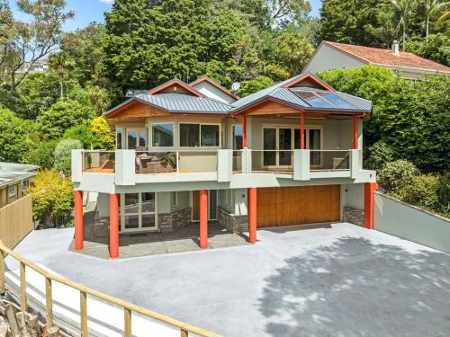 Whangarei House | Stylish Group Getaway with views! Hot tub, Games Room