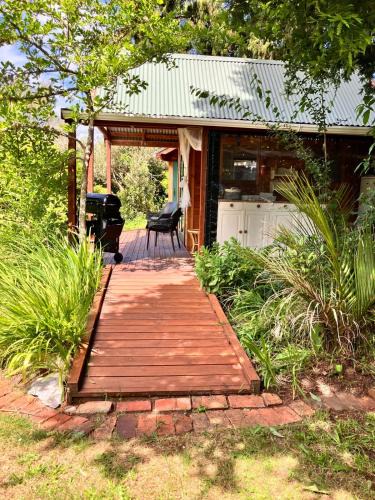 Motueka House | RIMU CABIN 16min drive to Kaiteriteri Beach
