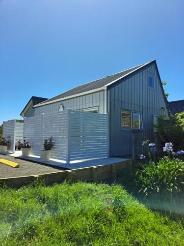 Hahei Ski Chalet | Cathedral Cove Cottage