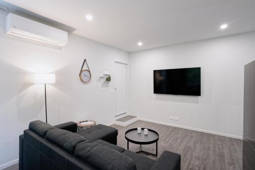 Dunedin City Centre Apartment | Recently Renovated Central Apartment