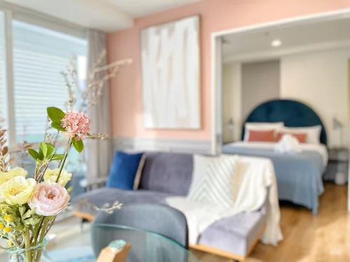 Auckland Central Business District Apartment | Stylish 2 Bedroom Auckland City Retreat - Air-Con & Balcony