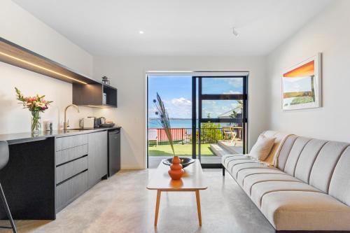 Point Chevalier Apartment | Point Chevalier Beach Studio with Ocean Views