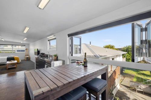Fitzroy Apartment | Beach Studio - coastal escape near Fitzroy Beach