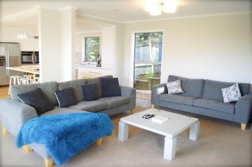 New Plymouth House | Magic on Molesworth - 5BR townhouse near CBD