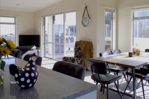 New Plymouth House | Escape To Buller - enjoy a relaxed holiday vibe