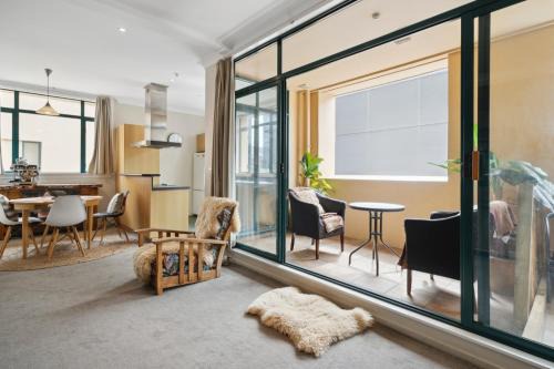 Te Aro Apartment | Spacious, 2 Bed, 2 Bath Central City Retreat