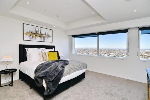 Christchurch City Centre Apartment | Pacific Horizon - Luxury Sky Suite - 19th Floor City Views
