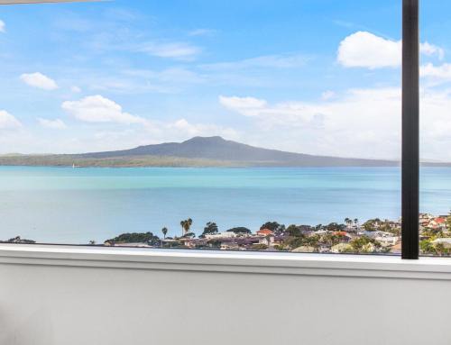 Takapuna Apartment | Style Comfort 1BR CarPark Tennis Gym 16th Flr
