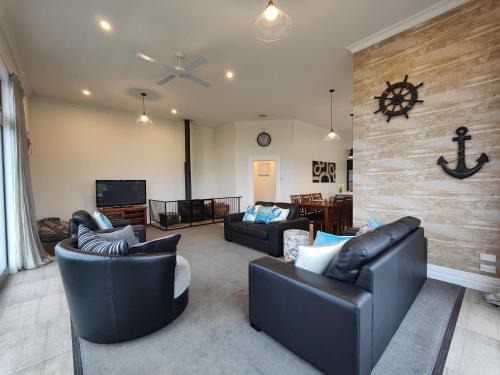 Riverton House | Church Street Charmer