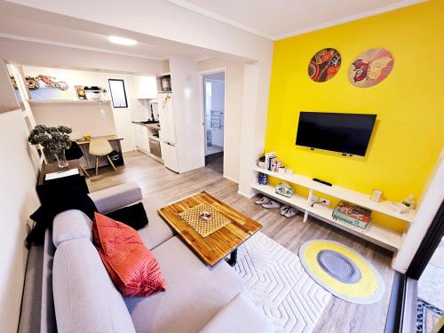 Birkenhead Apartment | Private Retreat in Birkenhead