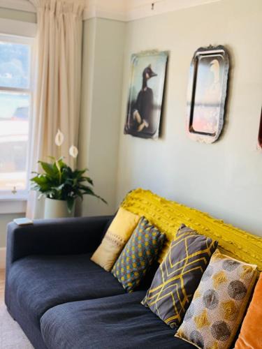 Oriental Bay Apartment | Historical 2 beds apartment with Harbour Views in OBay