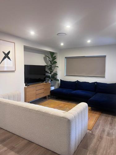 Te Atatu Peninsula House | Spacious and Modern - 12 minute drive from CBD!