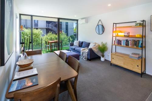 Christchurch City Centre Apartment | Bright CBD Twin Studio - Balcony & Parking