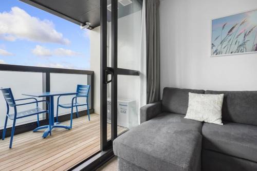 Manurewa Apartment | Neighborhood Hideaway with Air-con and Deck