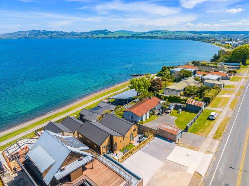 Taupo House | Roam Taupo Upper Terrace Unit 4 - Spa Pool