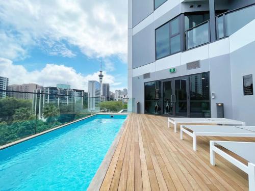 Newton Apartment | Relaxing Aircon Studio Living Beside Park in CBD - Pool & Gym