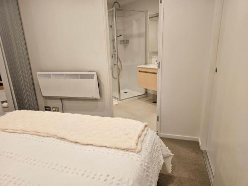 Auckland Central Business District Apartment | Cosmo Quarters - City Apartment with Pool & Spa