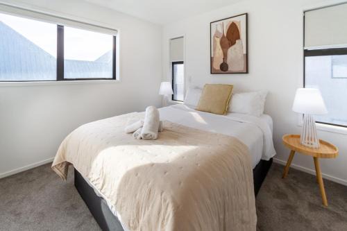 New Brighton Apartment | Serenity by the Sea: Coastal Escape1 bed 1 bath