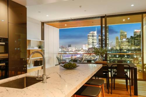Auckland Central Business District Apartment | Harbour front Living at Wynyard Marina