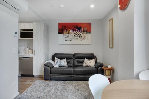 Parnell Apartment | Augustus Harmony Apartment with Parking - Air-con