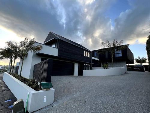 New Plymouth Villa | The Guest House on Birdwood
