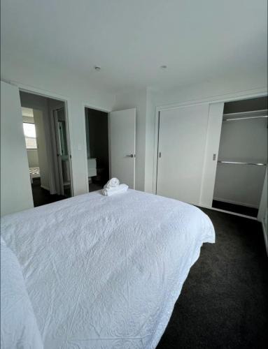 Auckland Apartment | Immaculate - 2 Bedroom Townhouse close to Fruitvale train station