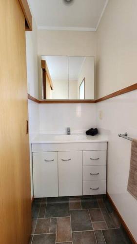 Aongatete Bed & Breakfast | Avocado Orchard Retreat!