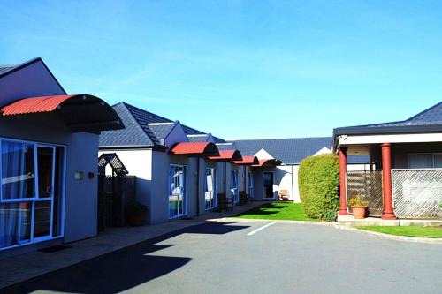 Russley Hotel | Airport Birches Motel