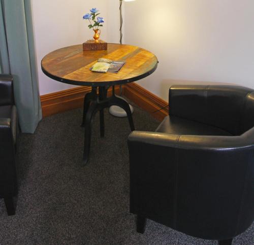 Port Chalmers Bed & Breakfast | Artica Art & Accommodation